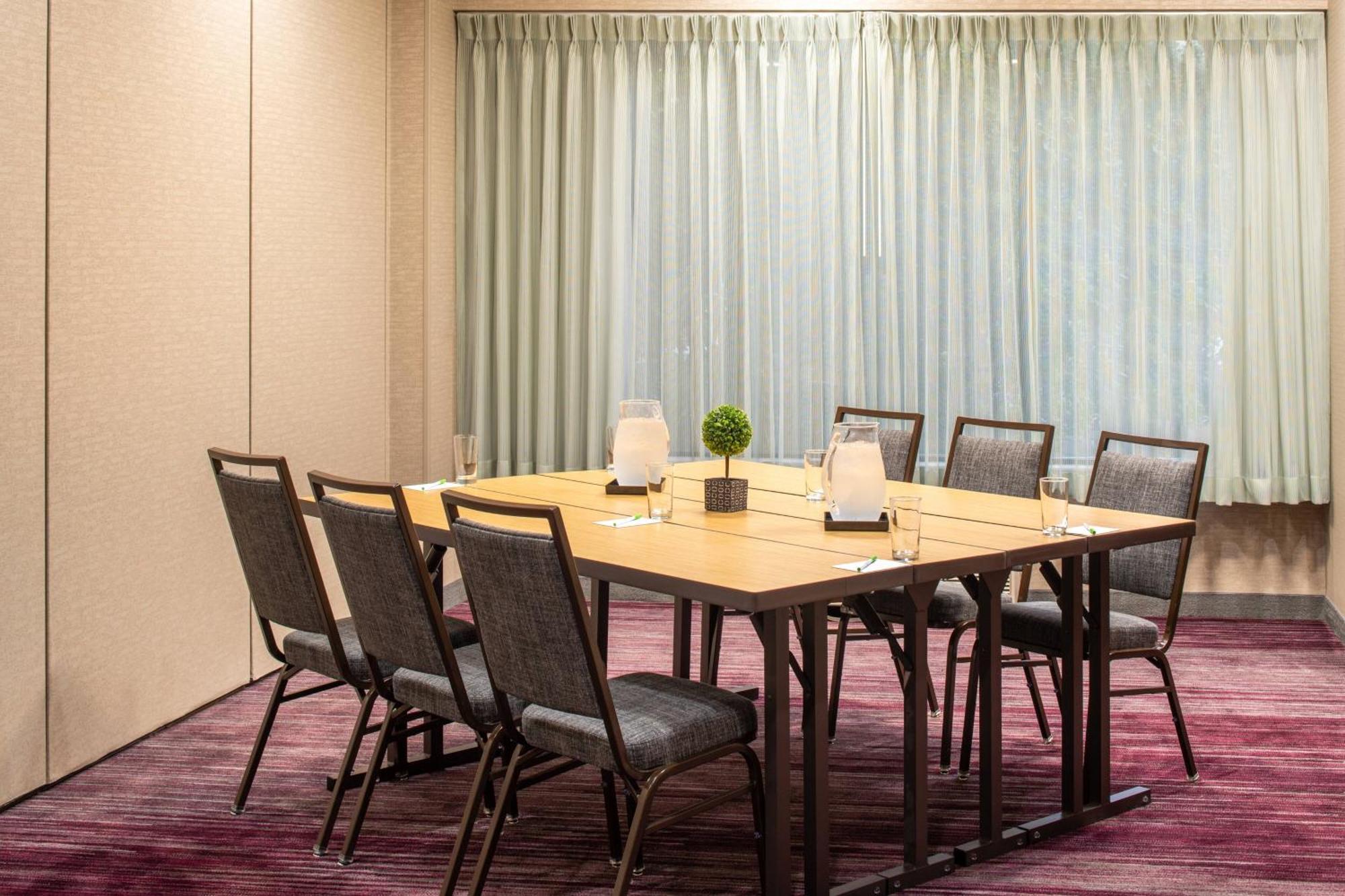 Courtyard By Marriott Portland Airport Hotel Exterior foto