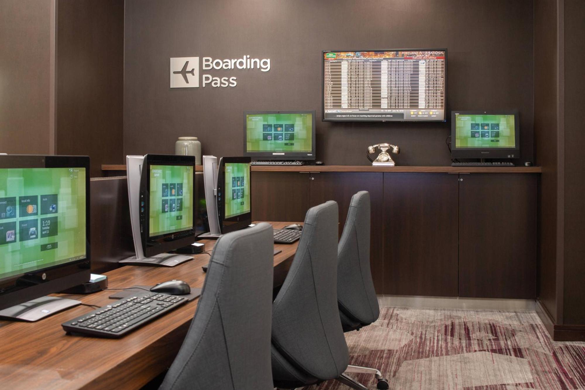 Courtyard By Marriott Portland Airport Hotel Exterior foto