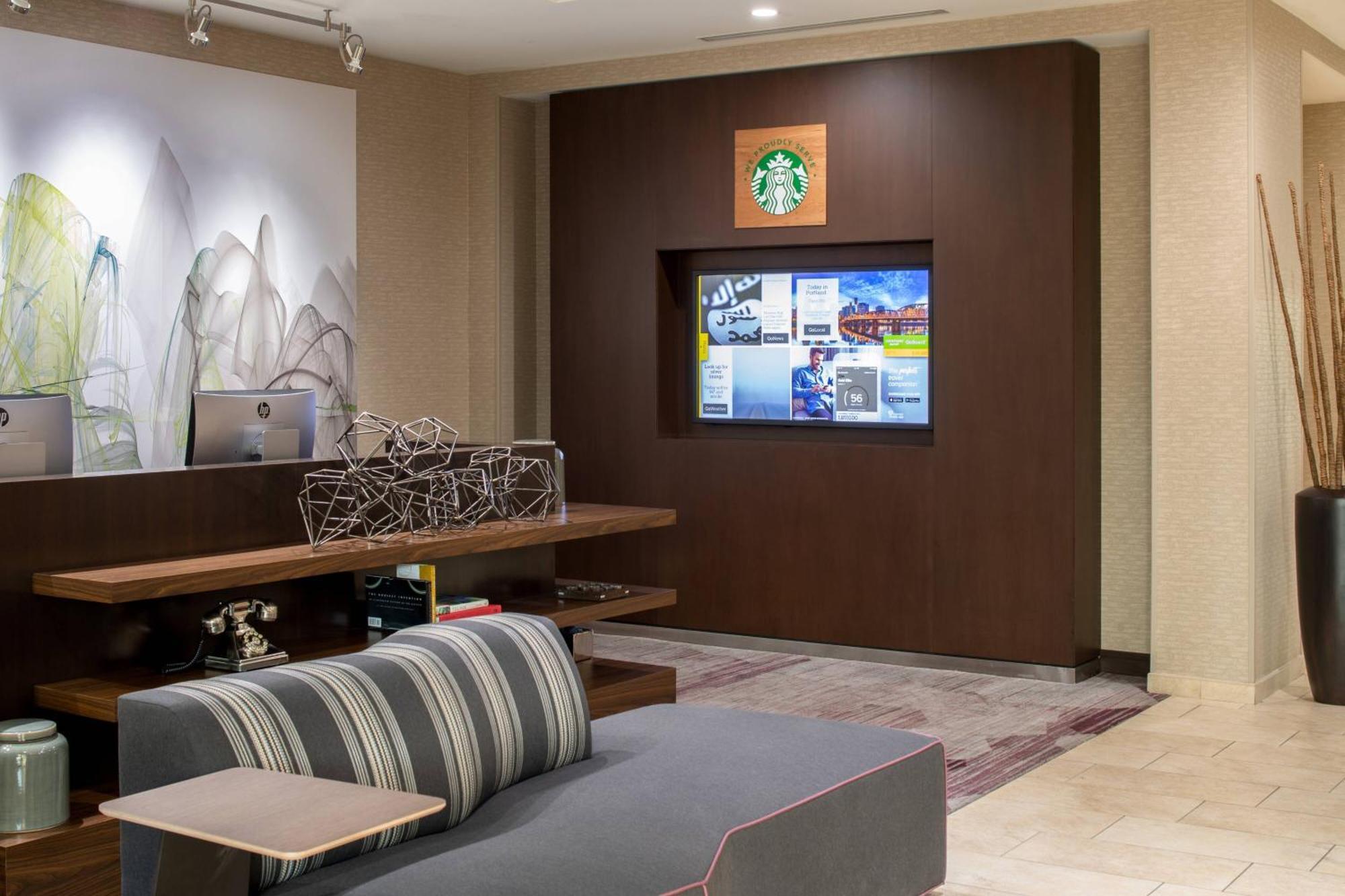 Courtyard By Marriott Portland Airport Hotel Exterior foto
