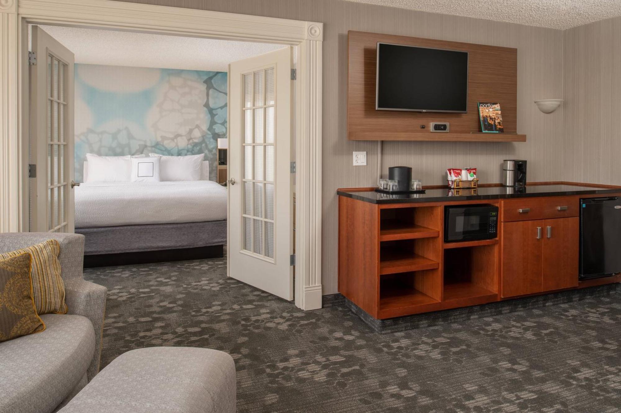 Courtyard By Marriott Portland Airport Hotel Exterior foto