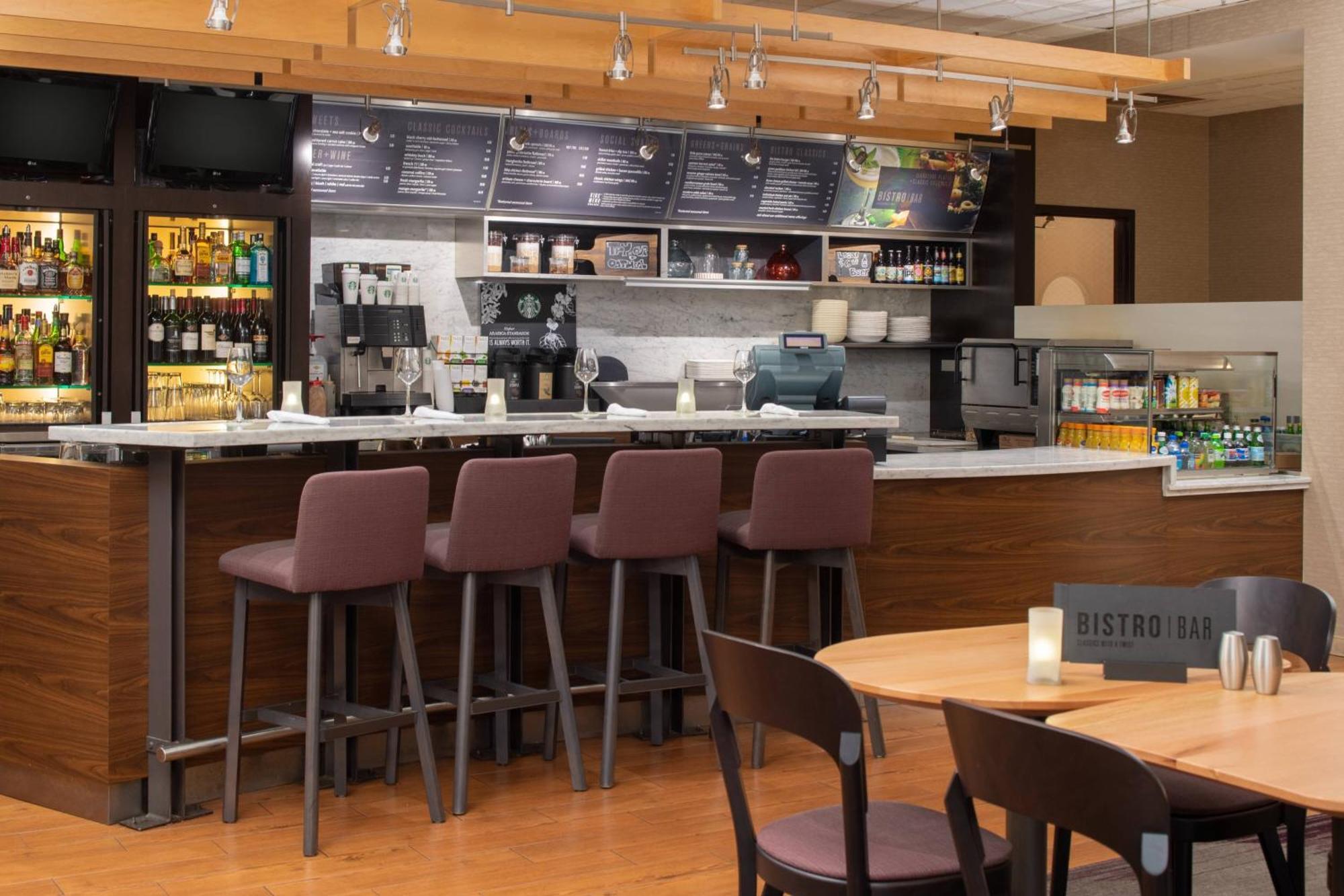 Courtyard By Marriott Portland Airport Hotel Exterior foto