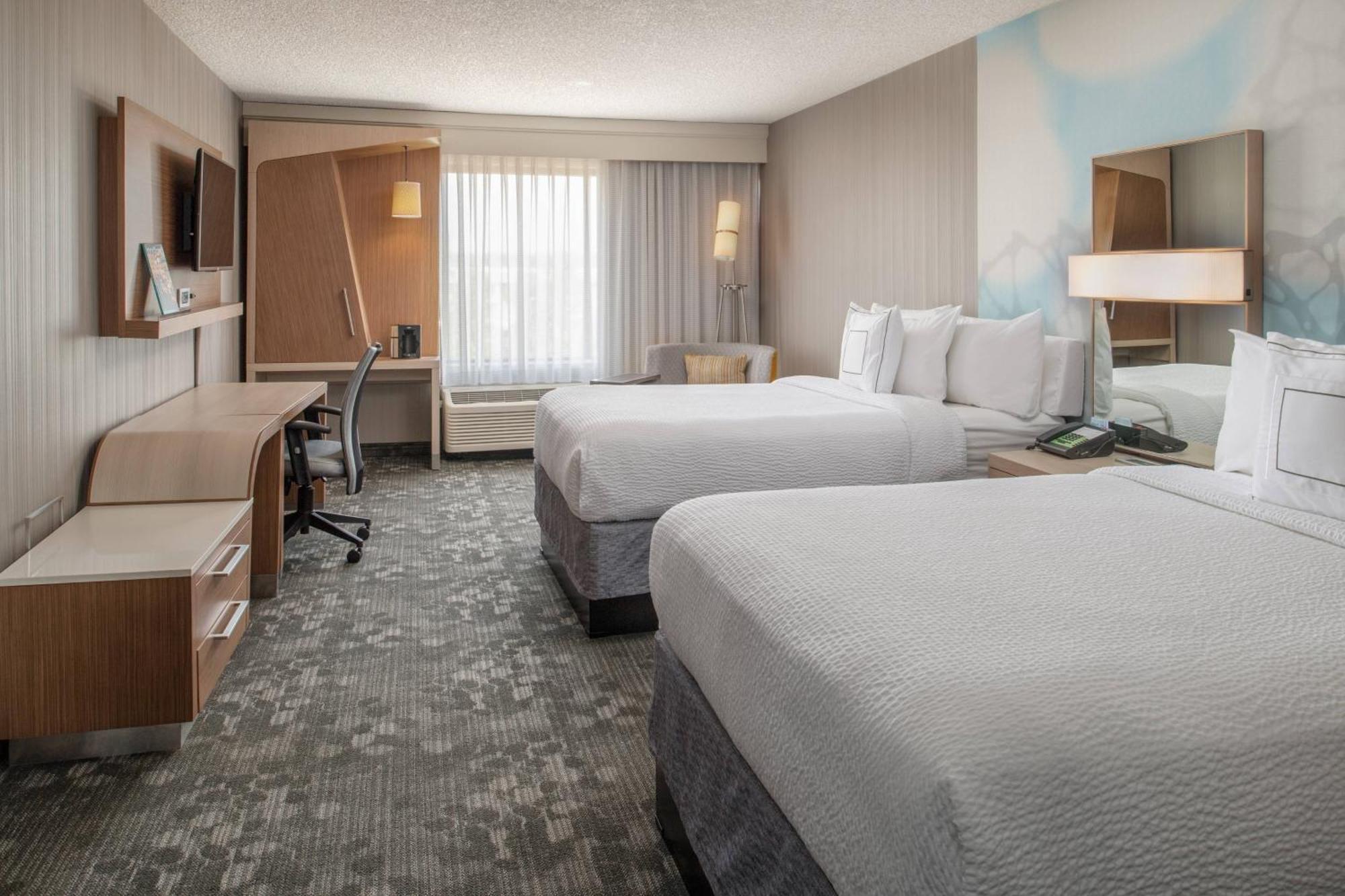 Courtyard By Marriott Portland Airport Hotel Exterior foto