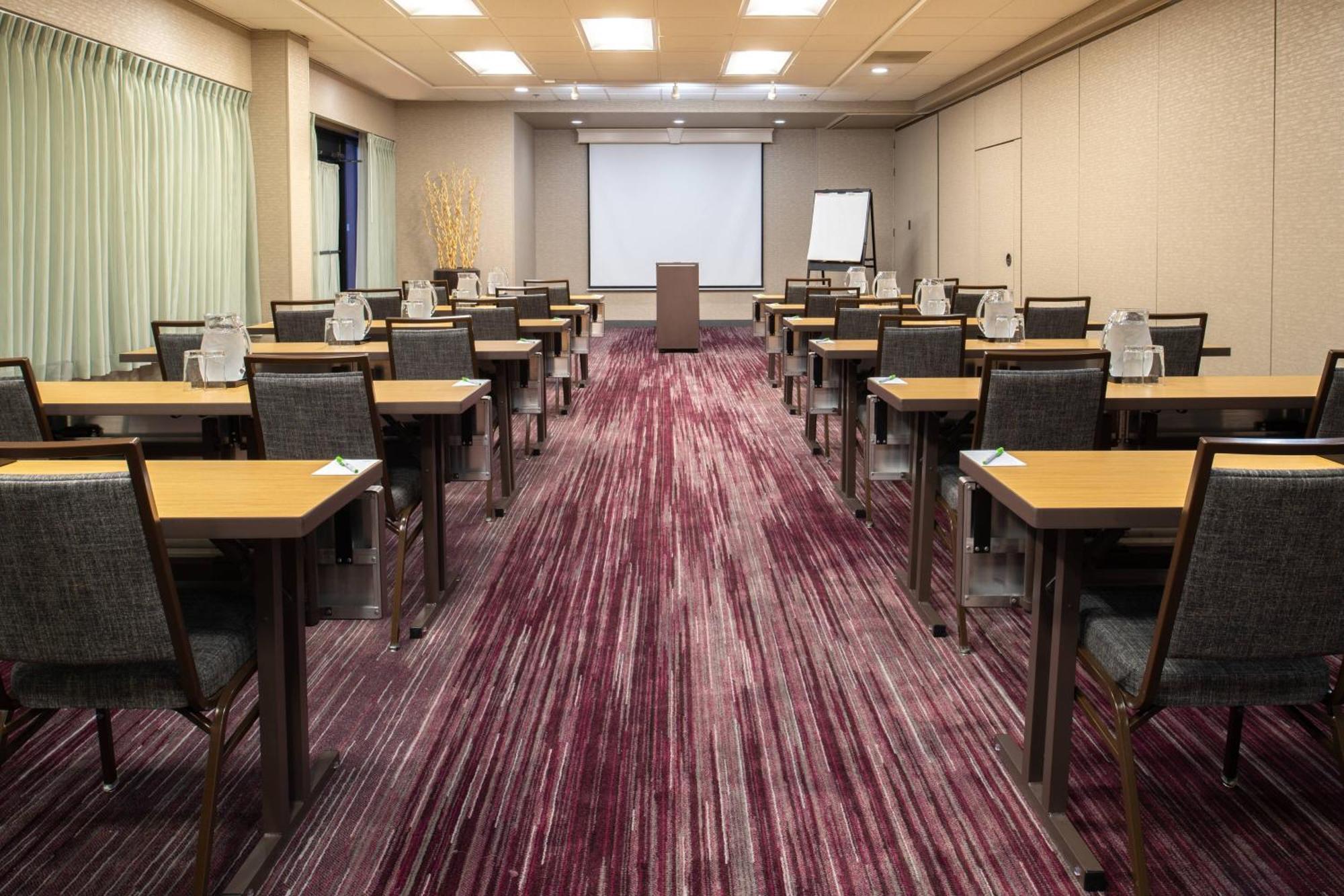 Courtyard By Marriott Portland Airport Hotel Exterior foto